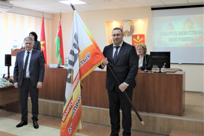 Переходящее Почетное знамя холдинга «БЦК» вручено Белорусскому цементному заводу