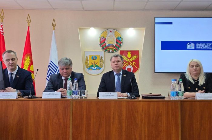 Министр архитектуры и строительства Александр Студнев посетил ОАО «Белорусский цементный завод»